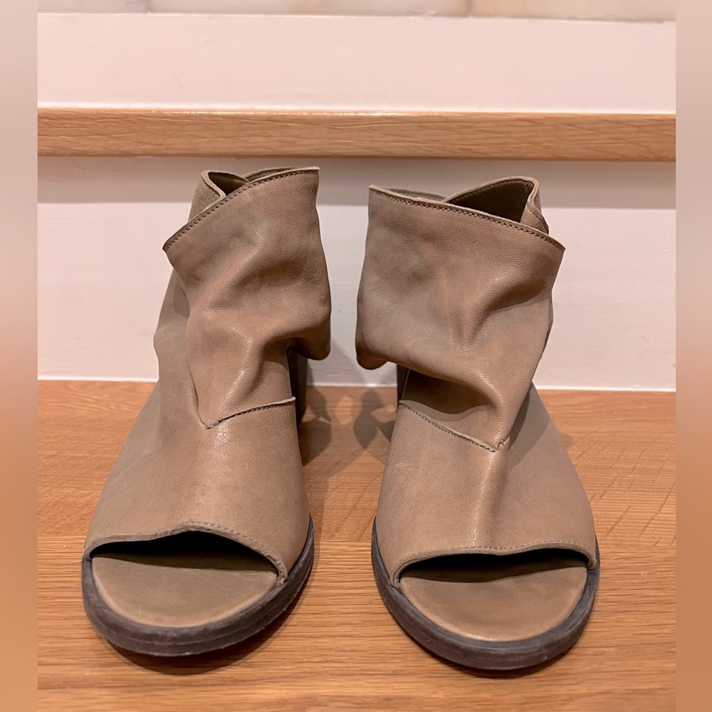 LD Tuttle summer sandals strapped heel bootie 37.5